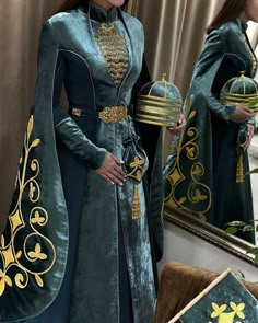 Italy Culture Dress, Countess Outfit, Traditional French Clothing, Circassian Dress, Reign Fashion, Armor Dress, Medieval Gown, Queen Dresses, Old Fashion Dresses