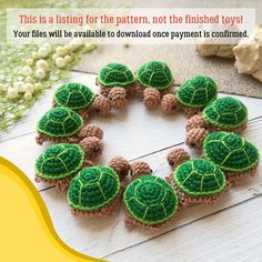 there is a crocheted turtle pattern in the shape of a wreath with turtles on it