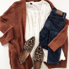 Funali Braids, Casual Wardrobe Essentials, Winter 2023 Fashion Trends, Layering Cardigan, Smart Casual Wardrobe, Print Shoes, Cute Fall Outfits, Casual Work Outfits, Midi Skirts