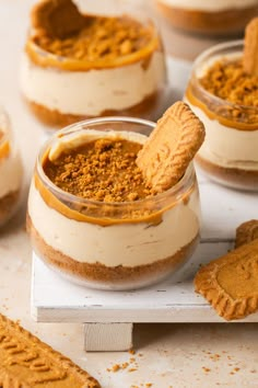 small desserts with peanut butter and graham crackers on the side are ready to be eaten