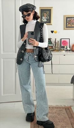 Cute Date Outfits Aesthetic, Femme Queer Style, Journalist Costume, Idol Inspired Outfits, Blouse Ideas, Thrift Inspo, Mode Hippie, Costume Inspo, Fashion Moments