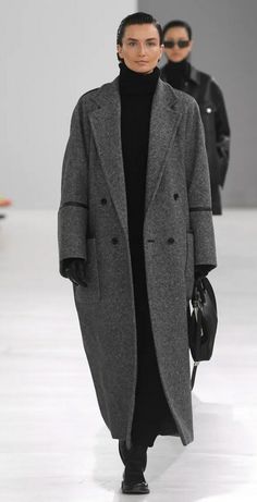 Winter Coat Trends 2025, Winter Coat Trends, Long Wool Coat Women, Mantel Outfit, Fall Fashion Coats, Grey Trench Coat, Coat Trends, Coat Women Fashion, Wool Coat Women