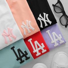 Funky Baby Clothes, Aw 23, T-shirt Photography, Graphics Tees, Cool Outfits For Men, Graphic Design Fun, Sport Man, Graphic Design Logo, New York Yankees