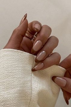 Aesthetic Nail Colors, Old Money Nails, Money Nails, Brown Acrylic Nails, Aesthetic Nail, Brown Nails Design, Fall Nail Trends, Wedding Nails Design, Money Aesthetic