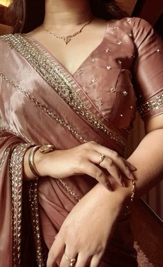 Graduation In Saree, Farewell Sarees For Teens, Graduation Saree, Convocation Dress, Saree Aesthetics, Indowestern Saree, Farewell Saree, Farewell Sarees, Desi Aesthetic