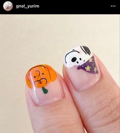 Cute Fall Nail Ideas Short, Halloween Nails Snoopy, Peanuts Halloween Nails, Halloween Snoopy Nails, Zero Nails Nightmare Before Christmas, Snoopy Nails Halloween, Snoopy Nails Fall, Korean Halloween Nails, Snoopy Halloween Nails