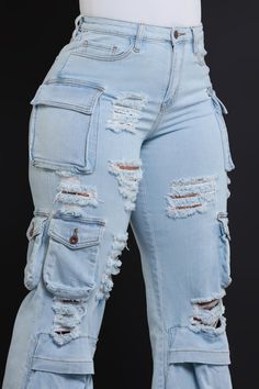 Distressed Cargo Pants, High Waist Cargo Pants Outfit, Outfits And Where To Buy Them, Ripped Cargo Pants, Fly Outfit, Denim Cargo Pants, Effortlessly Chic Outfits, Classy Casual Outfits, Trendy Fashion Outfits