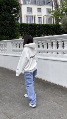 White Hoodie Outfit, Looks Pinterest, Outfit Hoodie, Mode Zara, Fire Fits, Looks Street Style, Causual Outfits, Hoodie Outfit, Looks Chic