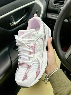 New Balance Shoes Outfit Ideas, Back To School Sneakers, Pink New Balance, Pretty Sneakers, Trendy Shoes Sneakers, Pretty Shoes Sneakers, Shoes Outfit Fashion, Shoe Wishlist, Cute Nike Shoes