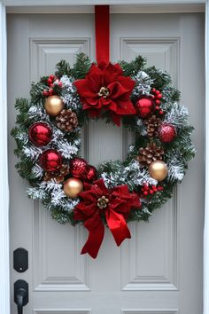 Festive Christmas wreath with red bows, pinecones, gold and red ornaments on a door. Make Your Own Wreath Christmas, Christmas Crafts Wreaths & Garlands, Christmas Crafts Wreaths, Lunch Schedule, Christmas Wrapping Ideas, Lego Christmas Tree, Easy Budget, Red Wreath