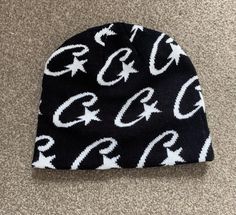 Teeth Caps, Hip Hop Trends, Streetwear Winter, Brimless Hat, Beanie Fits, Pink Canvas Art, La Outfits, Cute Beanies, Beanie Style