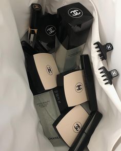 Makeup Zombie, Chanel Aesthetic, Chanel Cosmetics, Alat Makeup, Beauty Essence, Chanel Beauty, Chanel Makeup, Classy Aesthetic, Luxury Makeup