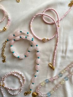 Bead Bracelet Design Ideas, Beads Necklace Design, Bead Necklace Designs, Beads Necklace Aesthetic, Trendy Beaded Jewelry, Pearl Necklace Diy, Diy Beaded Necklace, Diy Necklace Designs, Diy Pearl Jewelry