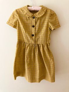 "Absolutely perfect cotton day dress with Peter Pan collar. It is so sweet on; Rumpus Room is sad to see it go! This beauty is handmade, but fits best for a modern size 5 or 6.  Measures: 13\" at chest 12\" at waist 26\" in length In excellent vintage condition, with no rips, stains, tears, holes, or other defects.  A true gem!" Spring School Dress With Collar, Collared Spring Dresses For School, Fitted Doll Collar Dress For School, Retro Short Sleeve School Dresses, Vintage Dresses For School In Spring, Retro Cotton School Dress, Classic School Dresses For Spring, Retro Fitted School Dress, Retro Fitted Dress For School