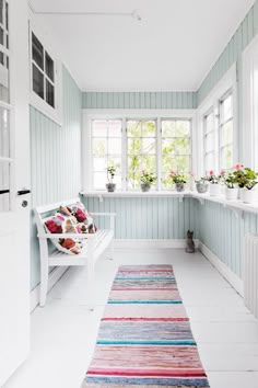 Awesome paint color! White Sunroom, Ideas Terraza, Front Verandah, Building A Porch, Enclosed Porches