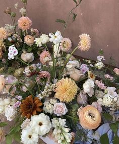 a bunch of flowers that are sitting on the ground