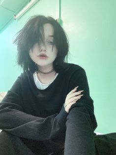 Dyed Hair Inspiration, Alternative Hair, Aesthetic People, Vibe Clothes, Emo Girls, Haircuts For Women, New Haircuts, Cool Haircuts, Hairstyles Haircuts