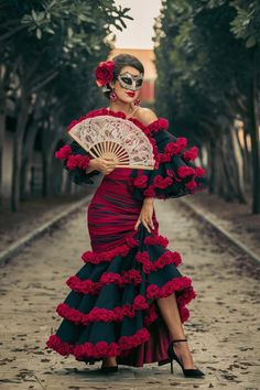 15 Enchanting Masquerade Outfit Ideas That'll Make You the Belle of the Ball 10 Masquerade Homecoming Outfit, Mascarade Ball Outfit, Mascarade Dresses, Masquerade Attire, Masquerade Outfit Ideas, Mascarade Ball, Prom King And Queen, Masquerade Outfit, Homecoming Outfit