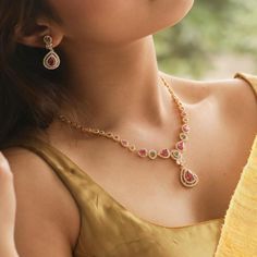 Simple Gold Necklace Designs, Rubies Necklace, Ruby Necklace Designs, Simple Necklace Designs, Neck Pieces Jewelry, Stone Necklace Set, Necklace Set Indian, Gold Jewelry Simple Necklace, Gold Necklace Indian Bridal Jewelry