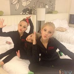 Maddie And Kenzie, Random Dance, Moms Funny, Paige Hyland, Mom Photos, Dance Mom, Childhood Photos