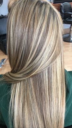 Rambut Brunette, Summer Blonde Hair, Hair With Highlights, Brown Hair Inspo, Brunette Hair With Highlights, Dirty Blonde Hair, Brown Hair With Blonde Highlights, Brown Hair Balayage, Dark Blonde Hair