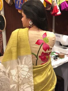 White Floral Saree, Shagun Blouse Designs, Blouse Designs High Neck, Cotton Saree Blouse Designs, Cotton Blouse Design, Best Blouse Designs, Latest Model Blouse Designs, Floral Saree, Blouse Design Images