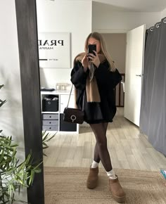 Winter High Boots Outfit, Office Outfit With Boots, Ankle Length Boots Outfits, Boot Outfit Aesthetic, Winter Outfits Black Pants, Boots With Pants, Date Outfit Winter, Winter Date Outfit, Ankle Boots Outfit Winter