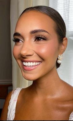 Simple Natural Makeup Wedding, Minimalistic Wedding Makeup, Soft Eye Makeup For Brown Eyes, Real Wedding Makeup, Minimal Makeup Bride, Soft Wedding Makeup Brown Eyes, Soft Glam Wedding Makeup Brunette, Summer Bridal Makeup Brown Eyes, Soft Simple Bridal Makeup