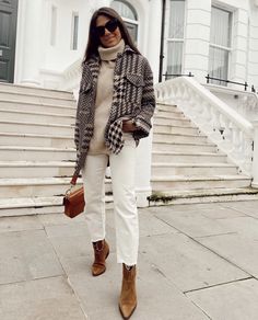 Casual Thanksgiving Outfits, Mode Tips, Looks Pinterest, Cropped Flare Jeans, Looks Street Style, Thanksgiving Outfit, Looks Chic, 가을 패션, Mode Inspiration