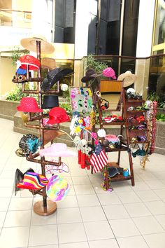 several hats are on display in front of a building