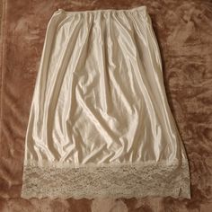 New Without Tags! Perfect Condition! Silky Ivory Satin With Wide Floral Lace Trim. Nylon Made In U.S.A Elastic Waistband That Is 14" Laid Flat Across And Can Stretch Easily To 23", 28.5" Length, Fits Size 12, 14 & 16. 5.5" Lace Trim, 3 Different Sizes Flowers, Gorgeous Lace. Use As A Slip As A Liner For Dresses /Skirts Or On Its Own, Add A Sweater And Heels. Feminine Bridal Boho-Chic Bohemian Cottagecore Shabby Chic Girly Delicate Balletcore Off White Comfy Madonna Vibes Petticoat Coquette Frill Shabby Chic Sweaters, Sew Hacks, Skirts Vintage, White Midi Skirt, Bohemian Cottagecore, Feminine Romantic, Vintage Slips, Vintage Skirts, Snow Angels