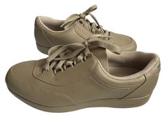 Hush Puppies The Body Shoe Comfort Curve Classic Walker Women's Size 9EW Brown Shoes, Hush Puppies, Brown Shoe, Beige Brown, Ebay Seller, Hush Hush, The Body, Comfortable Shoes, 20 Years