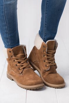 Timberland Boots Outfit Mens, Timberland Boots Outfit, Timberland Waterproof Boots, Yellow Boots, Boating Outfit, Winter Shoes For Women, Shoe Company, Outfit Winter, Winter Boots Women