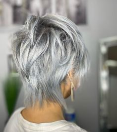 40 Long Pixie Cuts Every Woman Needs to See for Style Inspiration - Luxe Luminous Haircut Gray Hair, Short Choppy Haircuts, Longer Pixie Haircut, Long Pixie Hairstyles, Funky Short Hair, Shaggy Short Hair, Short Shag Hairstyles, Long Pixie Cuts, Choppy Hair