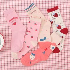 Kawaii Strawberries Socks Strawberry Socks, Aesthetic Rosa, Cartoon Strawberry, Y2k Street Style, Paws Socks, Strawberry Farm, Free Socks, Strawberry Print