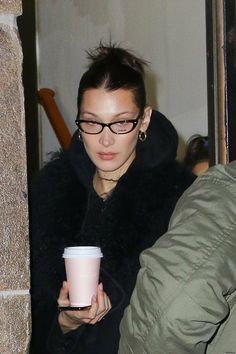 Woman With Glasses, Sherilyn Fenn, Glasses Inspiration, Bella Hadid Outfits, Bella Hadid Style, Hadid Style, Stylish Glasses, Wearing Glasses, Irina Shayk