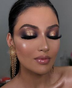 1950 Hairstyle, Special Event Makeup, Angel Makeup, Eye Makeup Styles, Event Makeup, Eye Makeup Steps, Gold Eyeshadow, Eye Makeup Designs, Colorful Eye Makeup