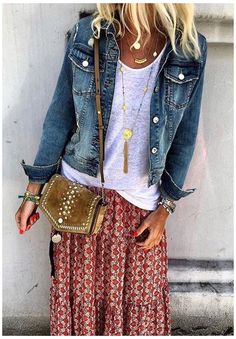 Vetement Hippie Chic, Casual Chic Denim, Aesthetic Hiking, Outfit Hiking, Look Boho Chic, Mode Hippie, Hiking Aesthetic, Denim On Denim, Stil Boho