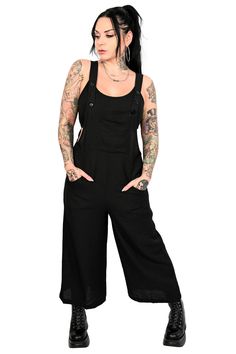 Fishnet Shorts, Wide Leg Overalls, Fall Fashion Skirts, Clothing Brand Logos, Overalls Outfit, Split Hair, Short Sleeve Crop Top, Blonde Model, Alternative Clothing