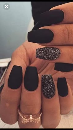 Black Coffin Acrylic Nails With Glitter, Mac Nails Designs, Hair Stylist Nail Art, Black Gray Sparkle Nails, 2023 Black Nails, Black Nails With One Glitter Nail, Cute Birthday Nail Designs, Nail Inspo For Black Prom Dress, Nail Ideas For Prom Black