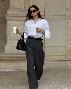 White Shirt Office Outfit, Style A White Button Down Shirt, White Shirt Styling Ideas, Girlboss Outfits, Outfit Ideas Classic, Architect Outfit, Ootd Work, Inspiration Outfit Ideas, Job Clothes