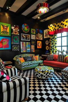 Cool House Ideas Interior, Room Ideas Aesthetic Funky, Music Inspired Living Room Decor, Bright Funky Living Room, Funky Wallpaper Living Room, Fun Living Room Ideas Creative, Small Colorful Living Room, Pastel Home Aesthetic, Funky Aesthetic Room