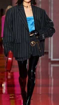 #versace #milanfashionweek #donatellaversace #fw22 Versace Fw22, Concert Dresses, Catwalk Models, Elegant Outfit Classy, Catwalk Fashion, Wool Mini Skirt, Classic Jacket, Looks Street Style