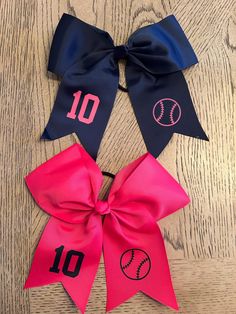 Stylish and simply adorable! 🎀 Add a festive touch to any jersey, outfit, or spirit wear with our stylish custom hair bows! Perfect for game days, school events, or just because, these bows are the ultimate way to show your spirit. 🎀 Whether you're on the field or cheering from the stands, you'll always stand out in support. Shop now and complete your look! Available Bow Colors: - Navy Blue - Orange  - White - Black - Yellow - Blue - Pink **More colors to come Blue Orange White, Jersey Outfit, School Events, Spirit Wear, Bow Headband, Just Because, Orange White, Yellow Blue, Black N Yellow