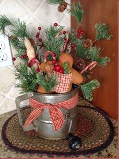 Gingerbread Christmas Decor, Prim Christmas, Country Christmas Decorations, Christmas Arrangements, Gingerbread Christmas, Gingerbread Men, Christmas Decorations Rustic