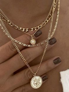 Gold  Collar  Zinc Alloy   Embellished   Women Fashion Jewelry Classy Women Jewelry, Accessorizing Outfits Jewelry, Accessorised Outfits, Street Wear Accessories, Street Wear Jewelry, Necklace Layering Aesthetic, Gold Stacked Jewelry, Jewelry Stacking Necklaces, Gold Jewelry Stack