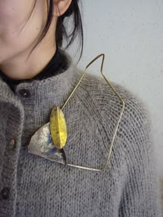 Hiroshi NOMOTO- jewelry Wearing Brooches, Abstract Brooch, Avant Garde Jewelry, Pinterest Jewelry, Architectural Jewelry, Abstract Jewelry, Sculptural Jewelry, Jewelry Design Inspiration, Unusual Jewelry