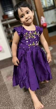 Embroidery Frock, Baby First Birthday Dress, Gown Models, Kids Gowns, Baby Dress Ideas, Fancy Dress Costumes Kids, Mommy Daughter Dresses, Indian Dresses For Kids, Baby Lehenga