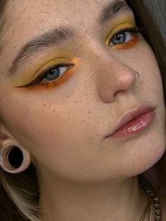 Statement Makeup, Eyeshadow Ideas, Rainbow Makeup, Light Makeup, Summer Makeup, Creative Makeup, Yellow Orange, Maquillaje De Ojos, Makeup Ideas