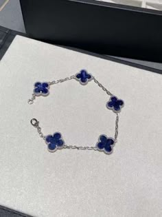 Van Cleef Aesthetic, Products Aesthetic, Van Cleef And Arpels Jewelry, Clover Jewelry, Aesthetic Skincare, Expensive Jewelry Luxury, Wrist Jewelry, Luxe Jewelry